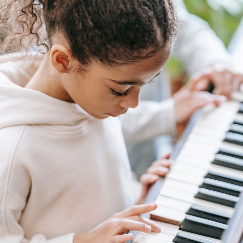 child playing a keyboard